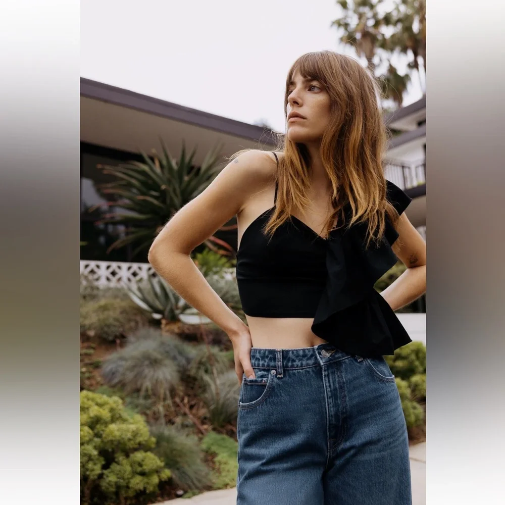 Zara • Ruffle top • Small - Picture 1 of 9